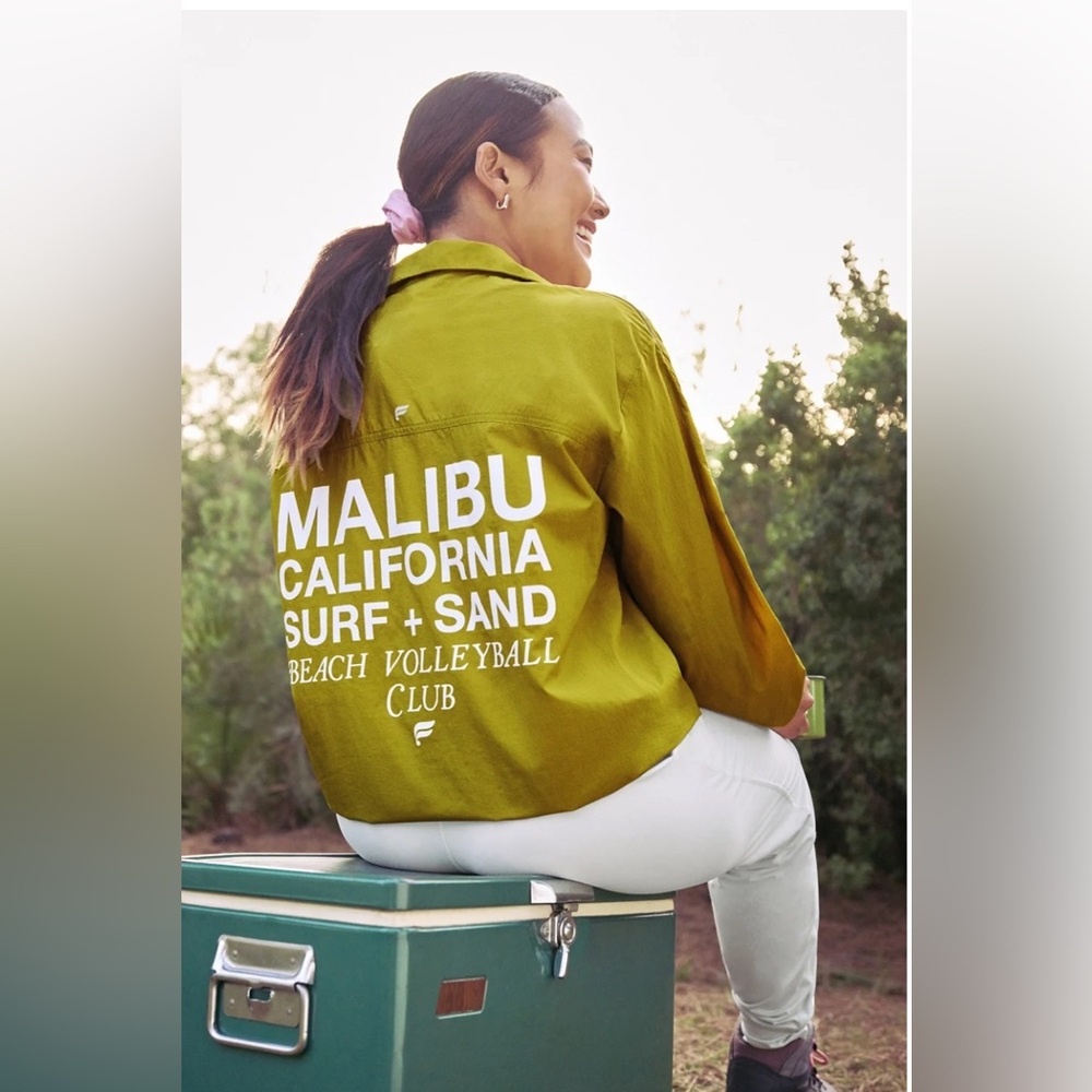 ✨Fabletics 2 piece Flyweight Windbreaker Jacket and Shorts